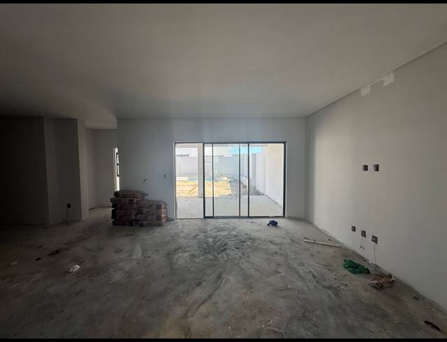 4 BEDROOM HOUSE FOR SALE IN SANDOWN